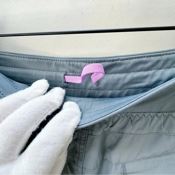 ATHLETA || Sport Short Performance Fabric Back Zippered Pocket - Picture 5 of 10